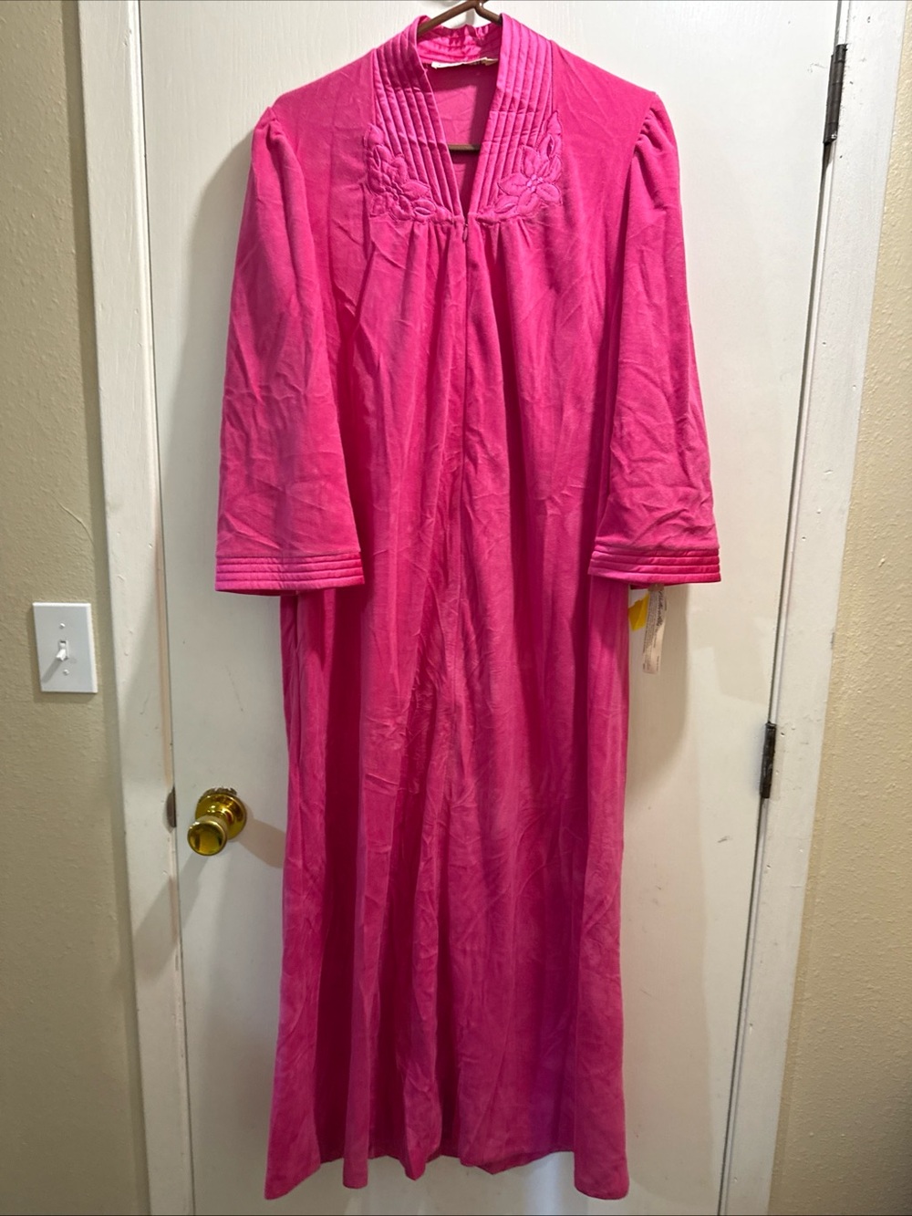 Bright Pink nwt granny robe gown  Embroidered Maxi Dress Nightgown